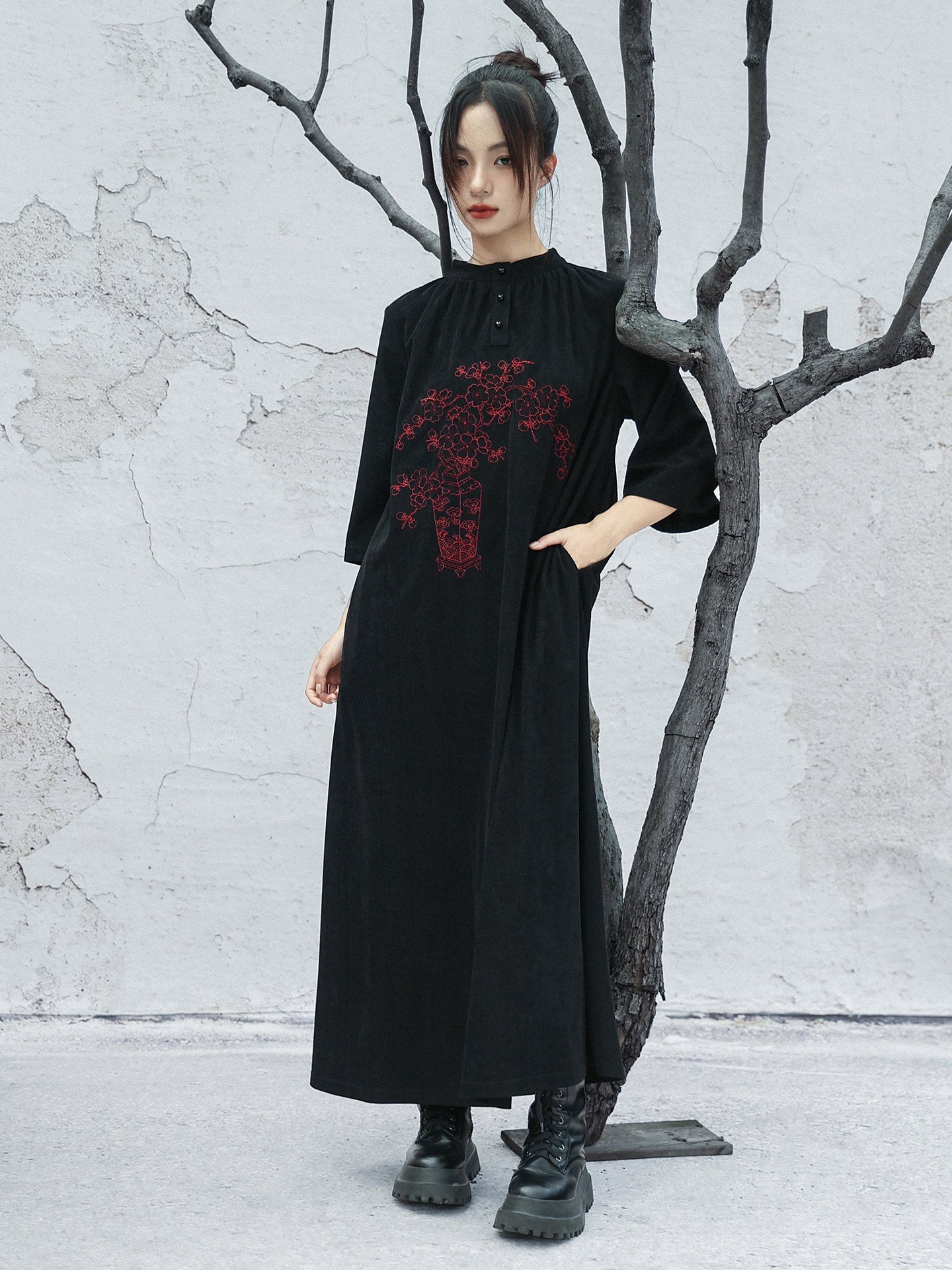 New Chinese Style Embroidered Loose Black Dress - Denglei 灯芯