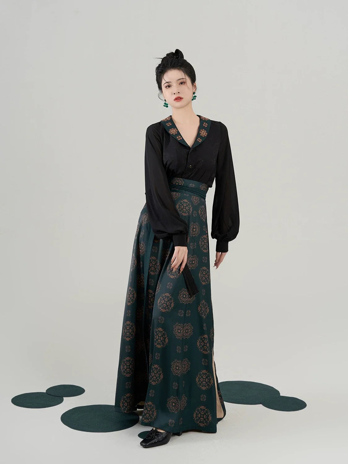Tang Dynasty Modern Hanfu Set with Flowing Nine-Panel Skirt - Cuiying 翠映 (Preorder)