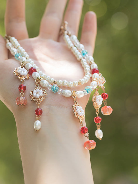 Chime Chinese style necklace, pendant detail close-up