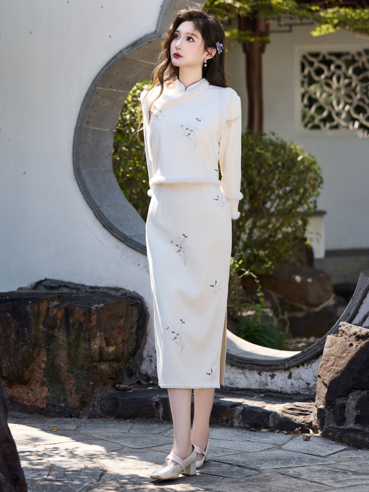 Long Sleeve Fur Trim Midi Qipao and Vest | Snow White