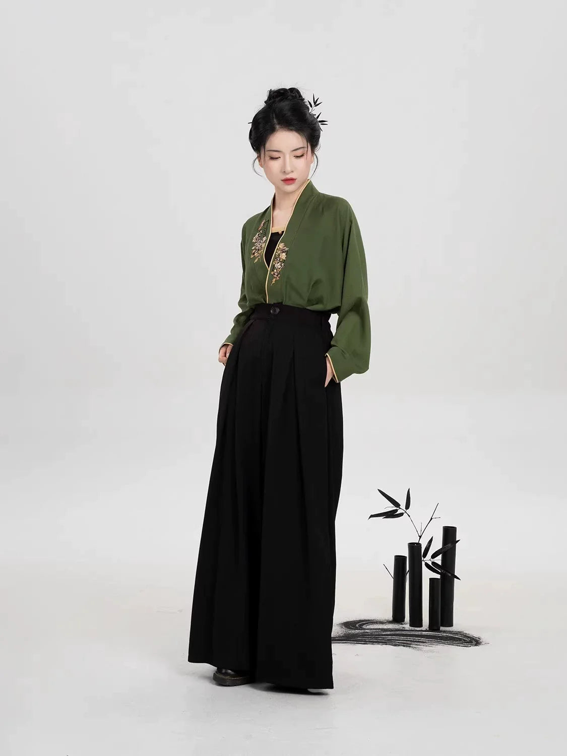 Song Dynasty Modern Hanfu Set with Winged Sleeve Top and Wide Leg Pants - Bookmark Butterfly 书签蝴蝶 (Preorder)