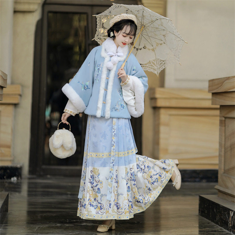 Ming Dynasty Embroidered Fleece Square Collar Jacket & Printed Mamian Skirt | Lanting 兰亭