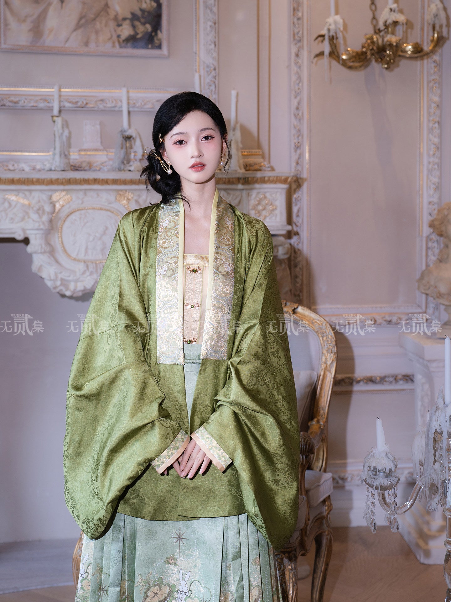 Ming Dynasty Camisole & Cardigan with Jade Green Mamianqun | Mountain Moon 一朝山月