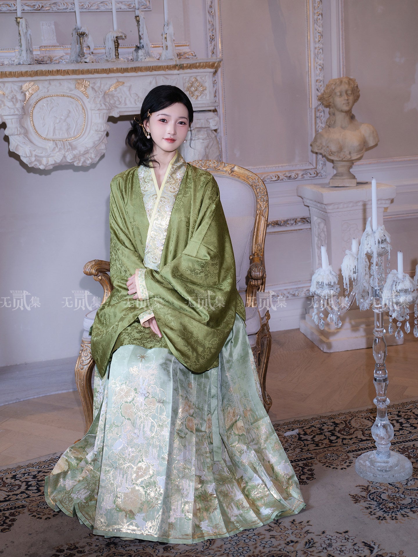 Ming Dynasty Camisole & Cardigan with Jade Green Mamianqun | Mountain Moon 一朝山月
