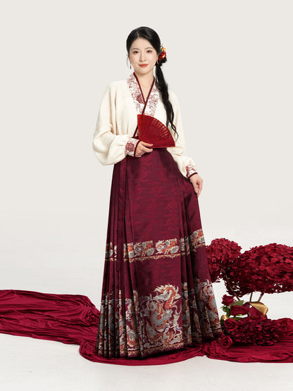 Zhi Yu | Modern Ming Dynasty Top and Mamianqun Skirt Hanfu Set