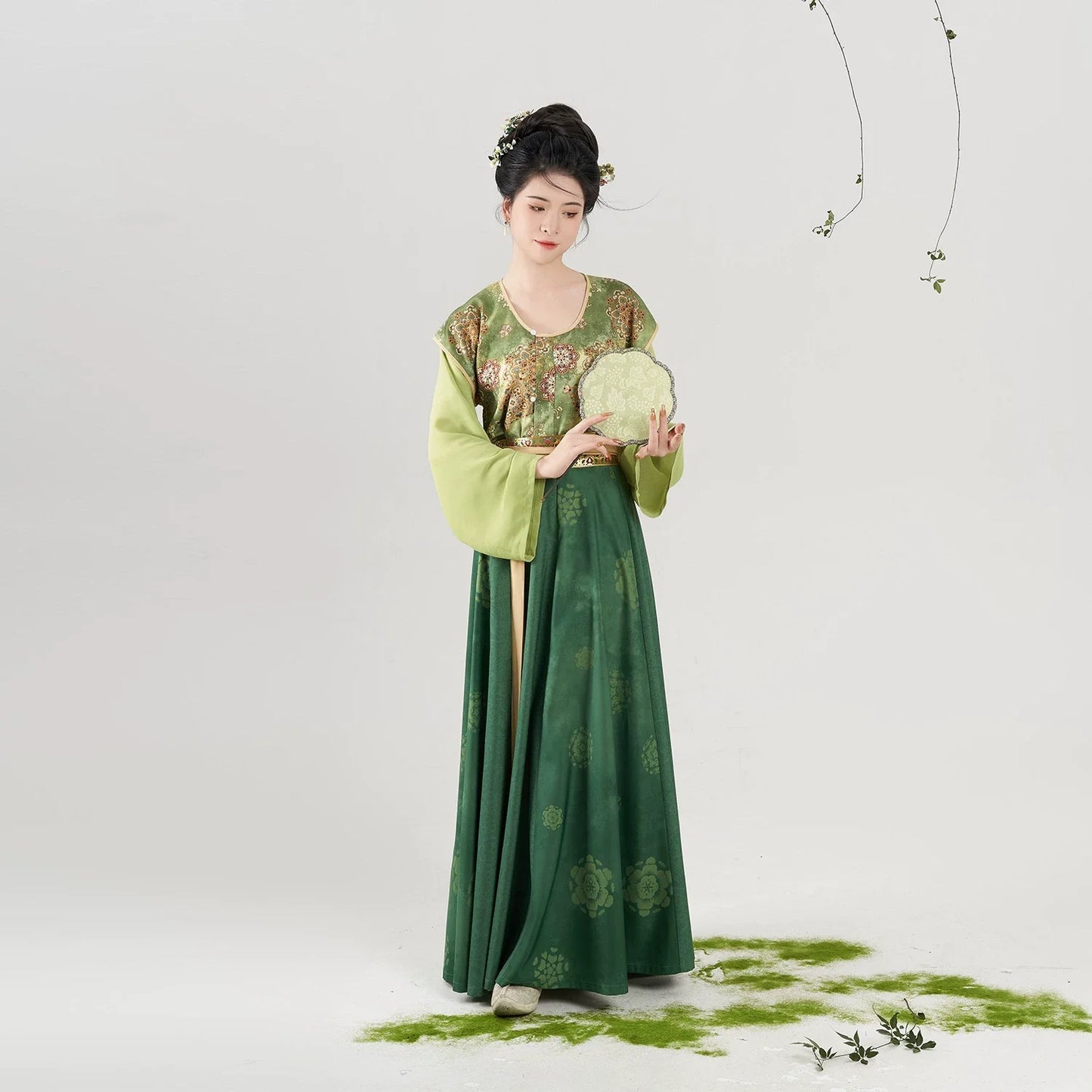 Tang Dynasty Modern Hanfu Set with Beizi Overlay & Flowing Eight-Panel Skirt - Weiyang 未央 (Preorder)
