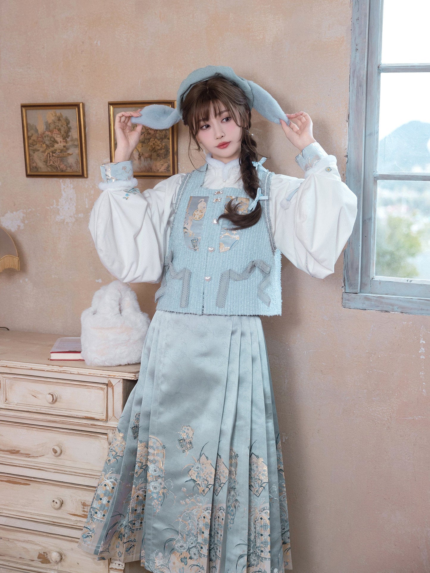Ming Dynasty Modern Hanfu Bijia and Mamianqun - Sea Salt Cream 海盐奶霜