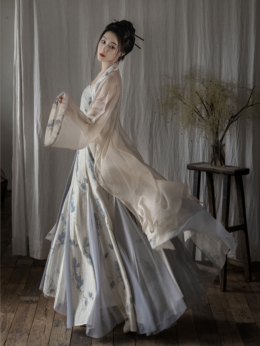Song Dynasty Modern Hanfu Changgan Temple Jacket and Pleated Skirt - Songjian 松间 (Preorder)