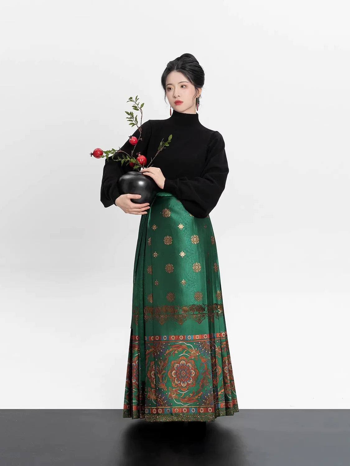 Ming Dynasty Traditional Hanfu Costume with Dunhuang Prints - Watching Fishes 观鱼知乐