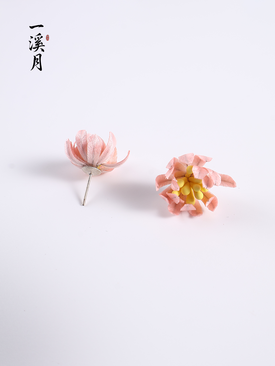 Chrysanthemum Velvet Flower Stud Earrings | Qipao Jewelry