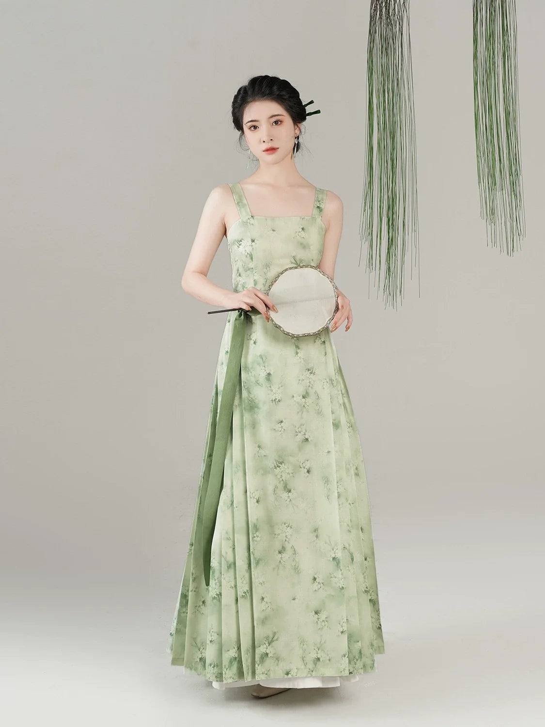 Song Dynasty Modern Hanfu - Pear Blossom Begonia 梨花海棠 (Preorder)