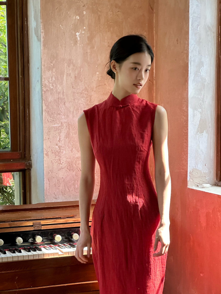 Sleeveless Long Cheongsam in Red | Fusang