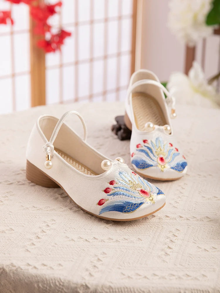 Elizabeth - Embroidered Chinese Style Shoes