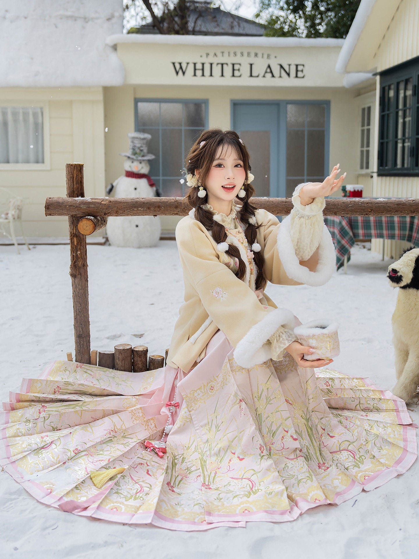 Ming Dynasty Hanfu Set with Fleece Jacket & Mamian Skirt | Warmth 暖暖