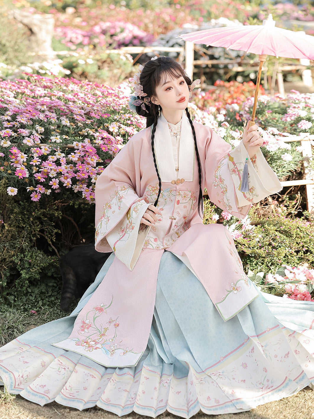 Ming Dynasty Hanfu Set with Robe & Mamian Skirt | Mid Spring 春意浓