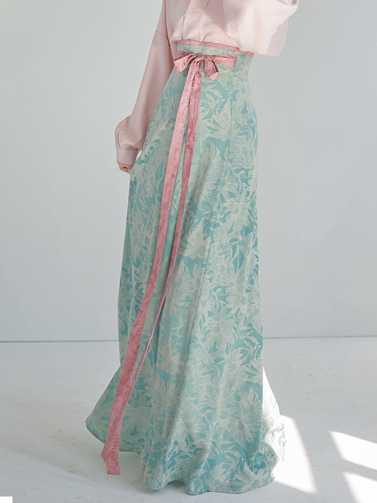 Tang Dynasty Modern Hanfu Round Collar Top and Eight Panel Skirt - Tiffany Glaze 青釉染 (Preorder)