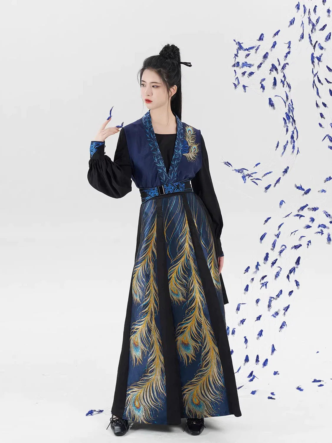 Tang Dynasty Modern Hanfu Set with Beizi Overlay & Flowing Eight-Panel Skirt - Yinzhu 飒翎银竹 (Preorder)
