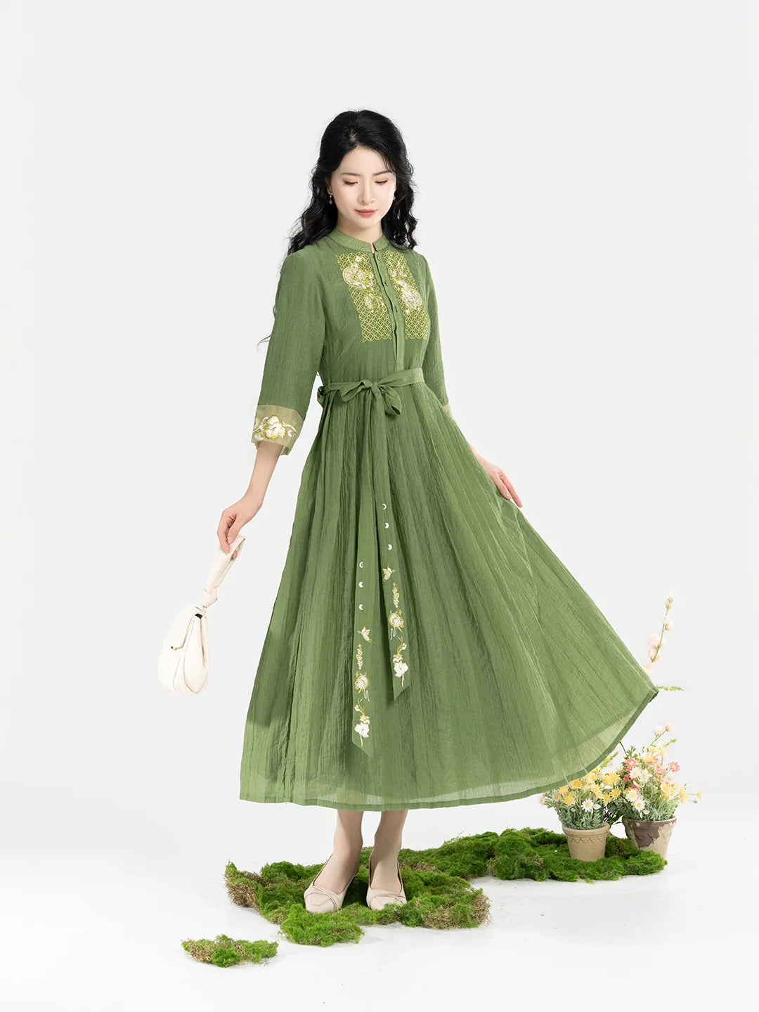 New Chinese Style Women Tencel Pleated Dress with Traditional Patch Motifs - Yu Fanghua 翠玉芳华 (Preorder)