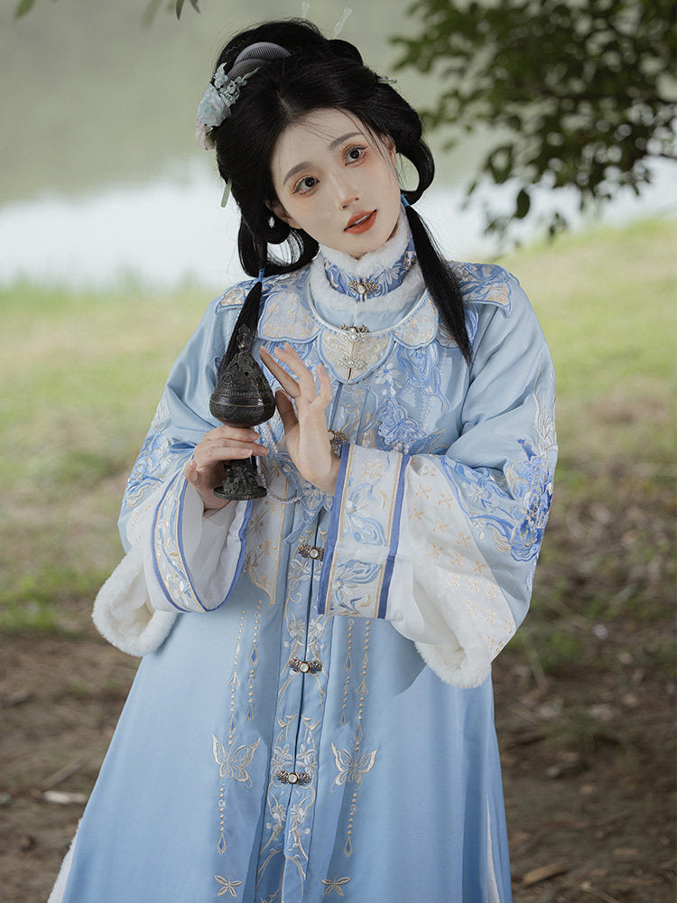 Ming Dynasty Hanfu Set with Embroidered Robe & Mamian Skirt | Yudie 玉蝶