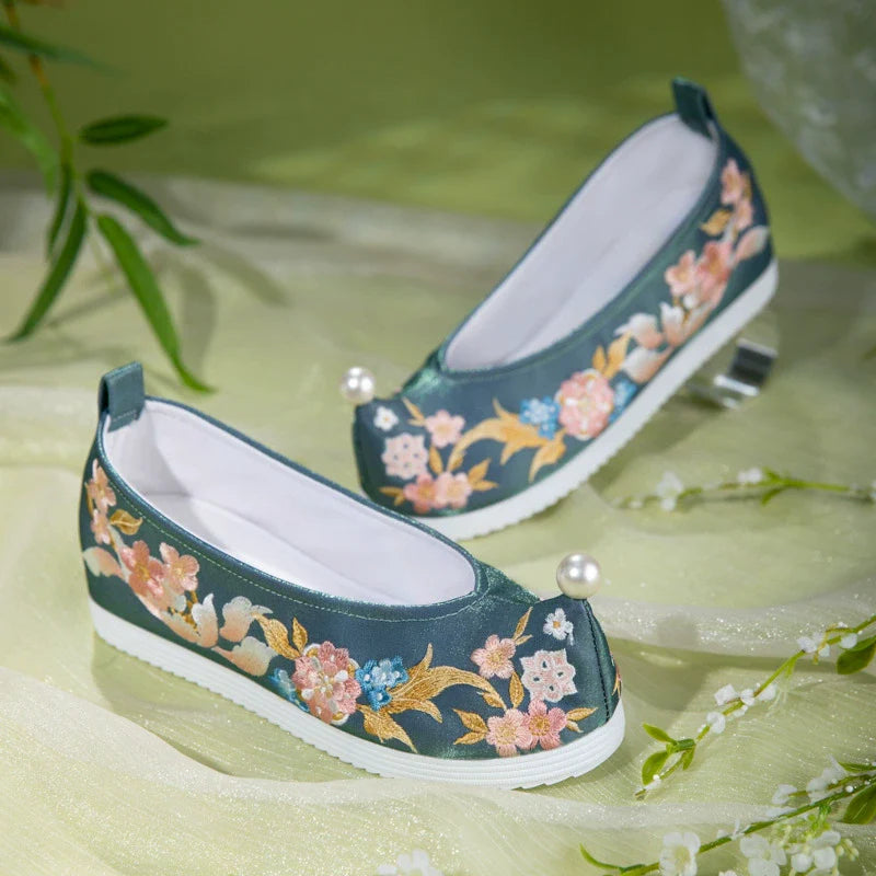 Kayla - Embroidered Chinese Hanfu Shoes