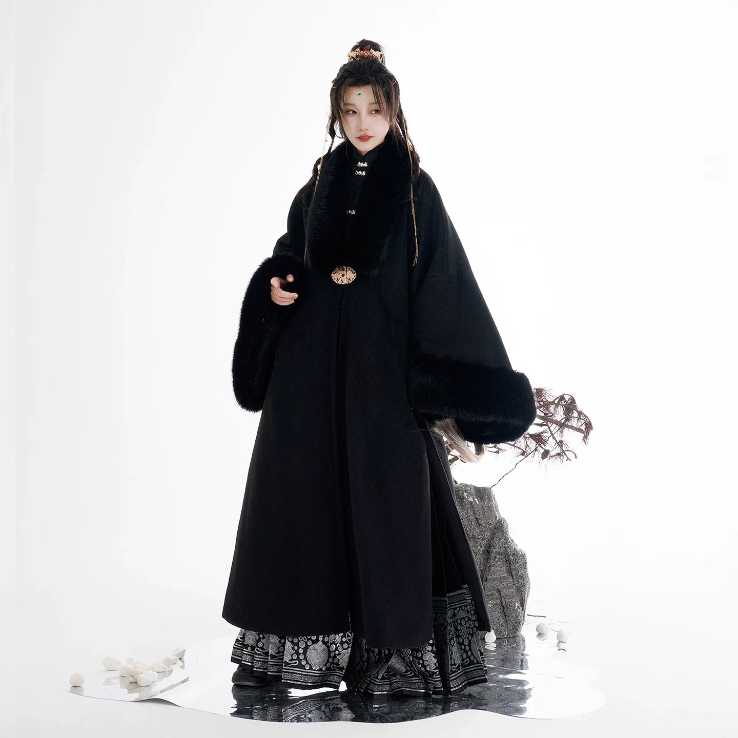 Ming Dynasty Warrior Wuxia Style Fur Coat & Mamian Skirt | Haiyan Heqing 海晏河清