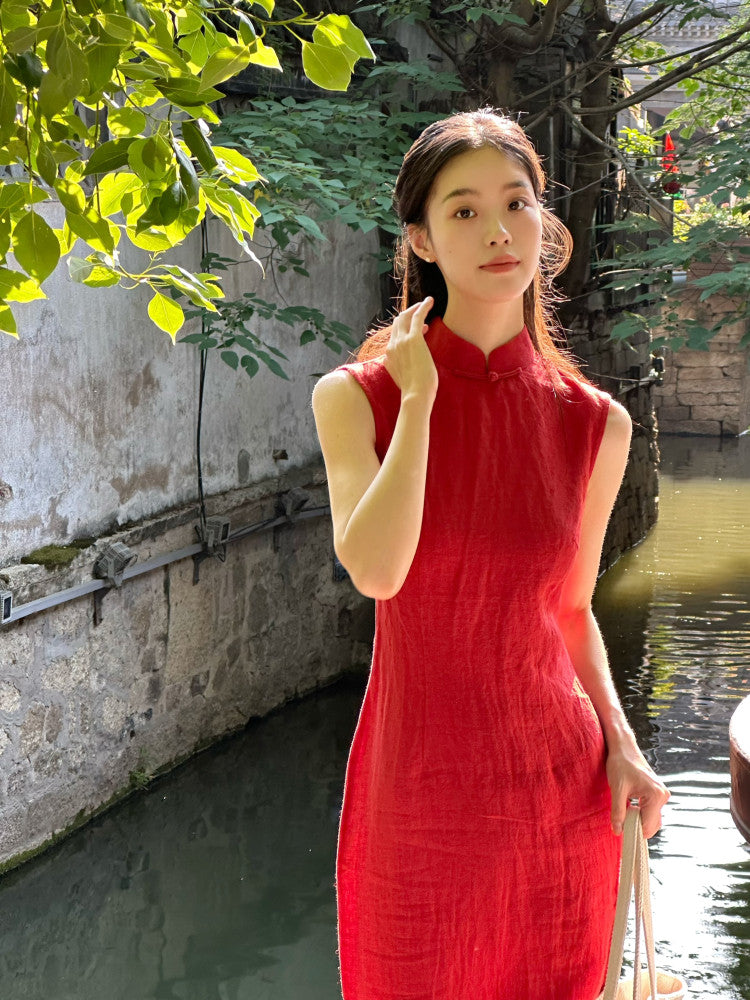 Sleeveless Long Cheongsam in Red | Fusang