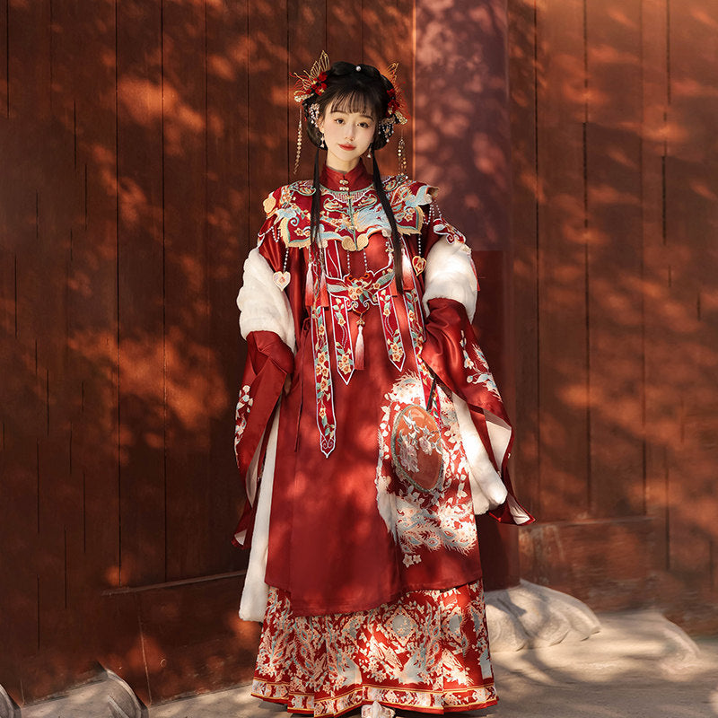 Ming Dynasty Hanfu Set with Embroidered Cloud Collar & Mamian Skirt | Fengxi 凤溪
