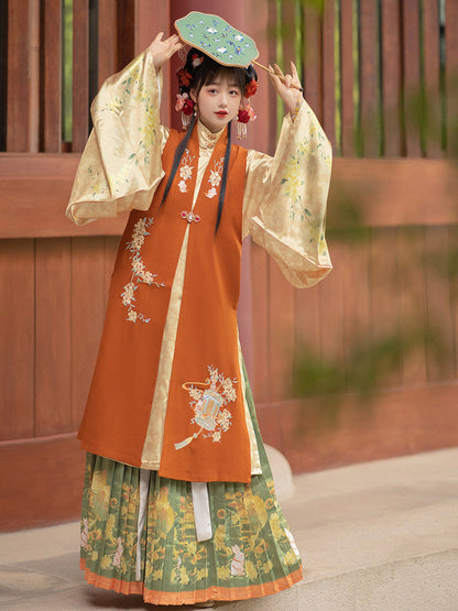 Ming Dynasty Bijia Wide Sleeve Robe & Pleated Skirt | Laurel Rabbit 月桂兔