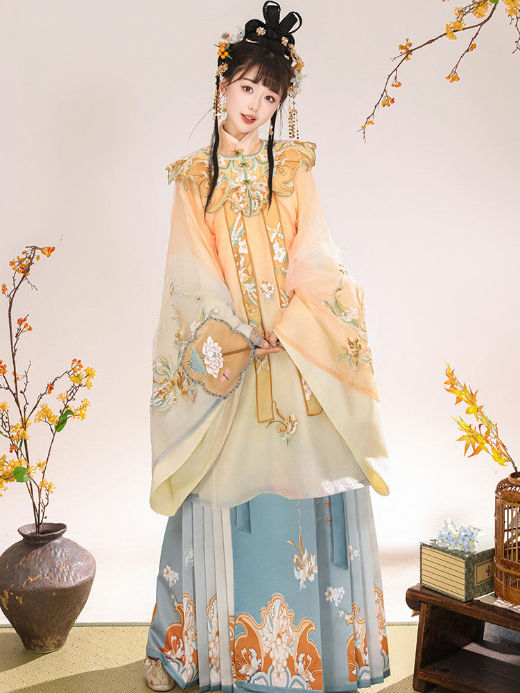 Ming Dynasty Embroidered Robe & Printed Mamian Skirt | Cloud Mirror 云外镜