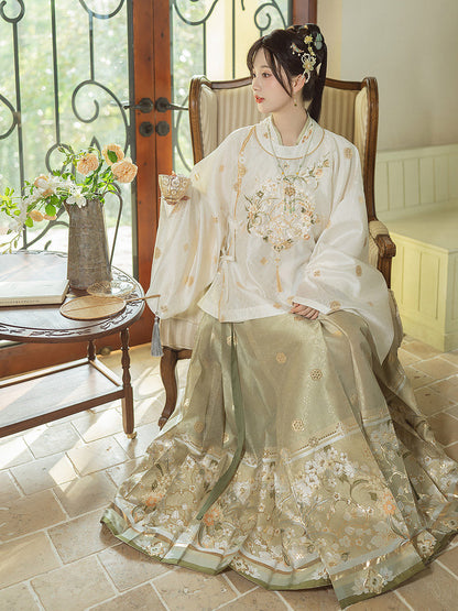 Ming Dynasty Hanfu Outfit Round Collar Top & Mamian Skirt | Fragrance in Hand 暗香执扇