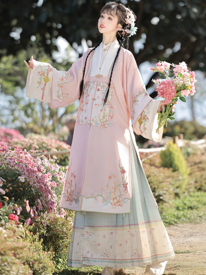 Ming Dynasty Hanfu Set with Robe & Mamian Skirt | Mid Spring 春意浓
