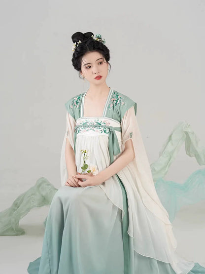 Tang Dynasty Modern Hanfu Dress - Qintaoluoge 琴桃落歌 (Preorder)