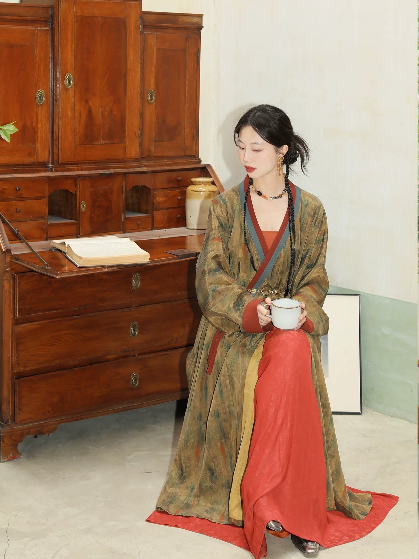 Oil Painting 油彩 - Song Dynasty Hanfu Straight Robe for Spring & Autumn (Preorder)
