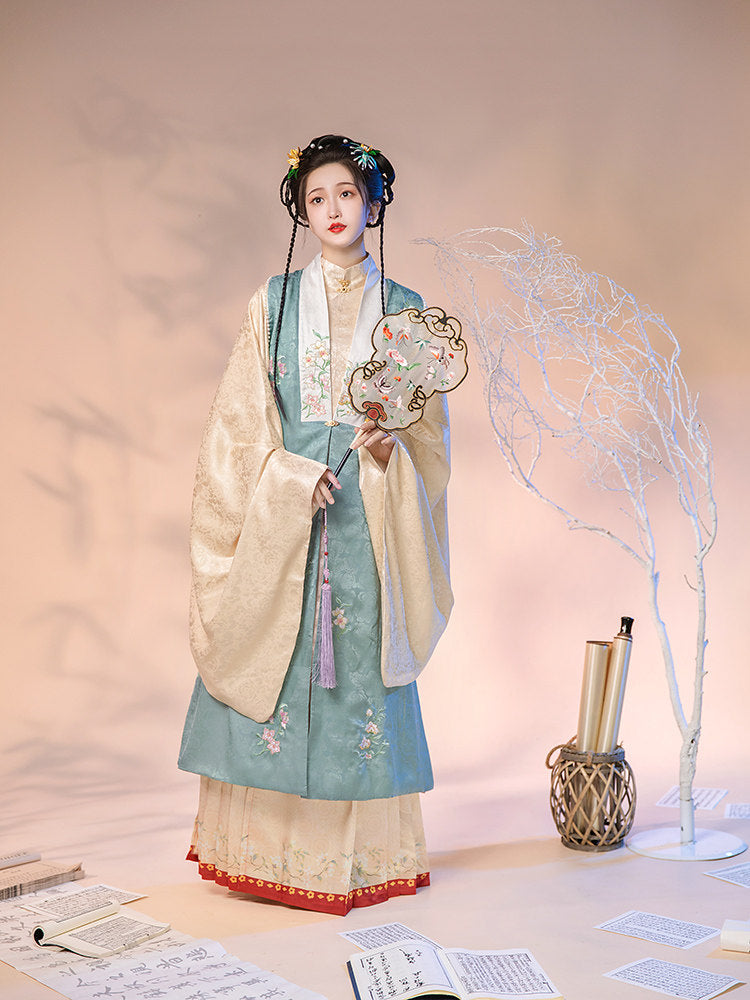 Ming Dynasty Satin Embroidered Bijia & Printed Mamian Skirt | Xilouyue 西楼月
