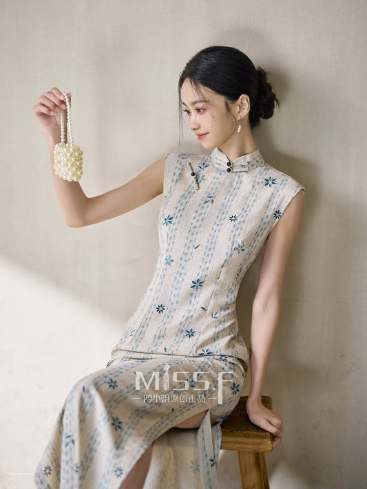 Shuhua sleeveless floral stripes long cheongsam qipao — detail view