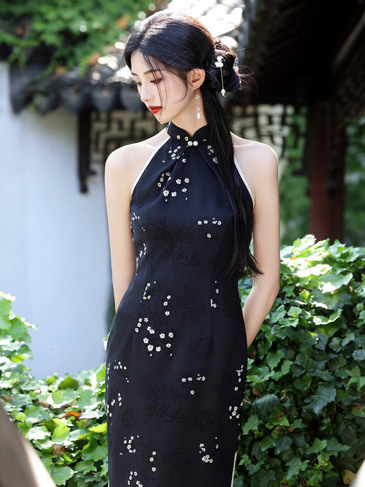 White Daisies sleeveless halter neck midi cheongsam qipao — detail view