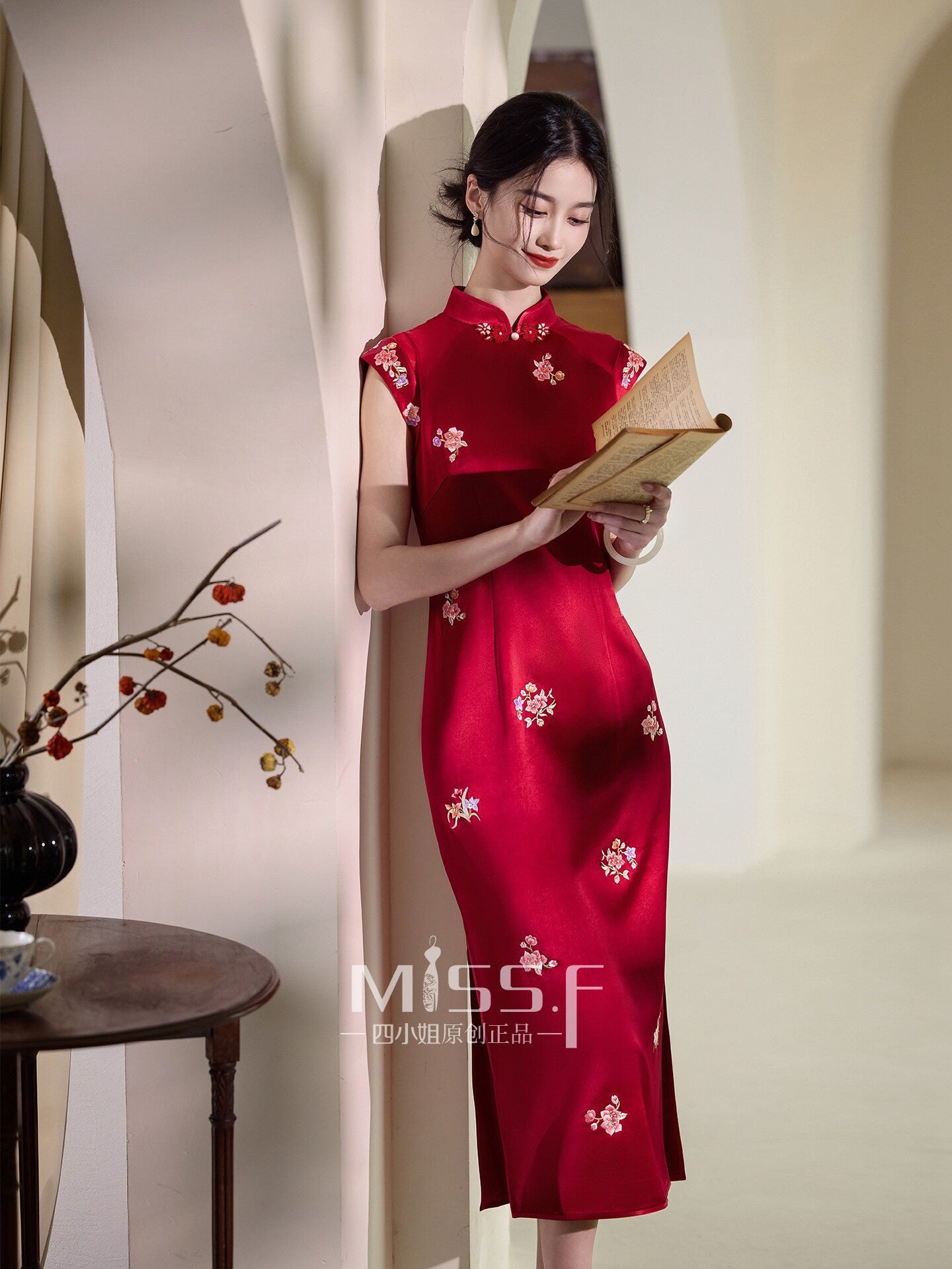 Chinese Wedding Engagement & Tea Ceremony Sleeveless Cheongsam | Jinseliangyuan