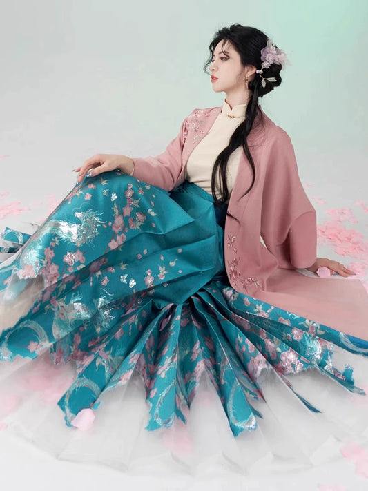 Yunxue Chinese Blouse & Mamian Skirt Outfit - modern Ming-inspired hanfu, front view