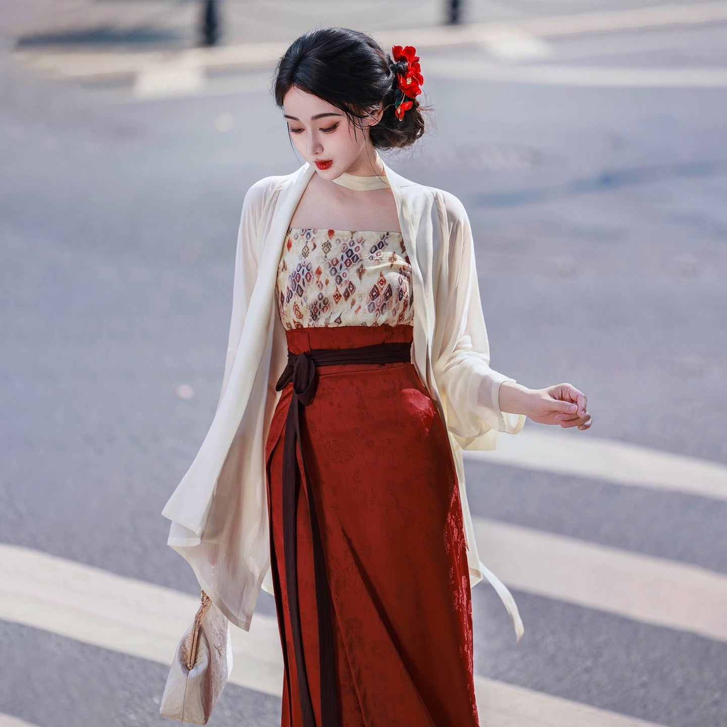 Song Dynasty Modern Hanfu Winged Sleeve Top and Spiral Skirt - Jade Beauty 玉颜 (Preorder)