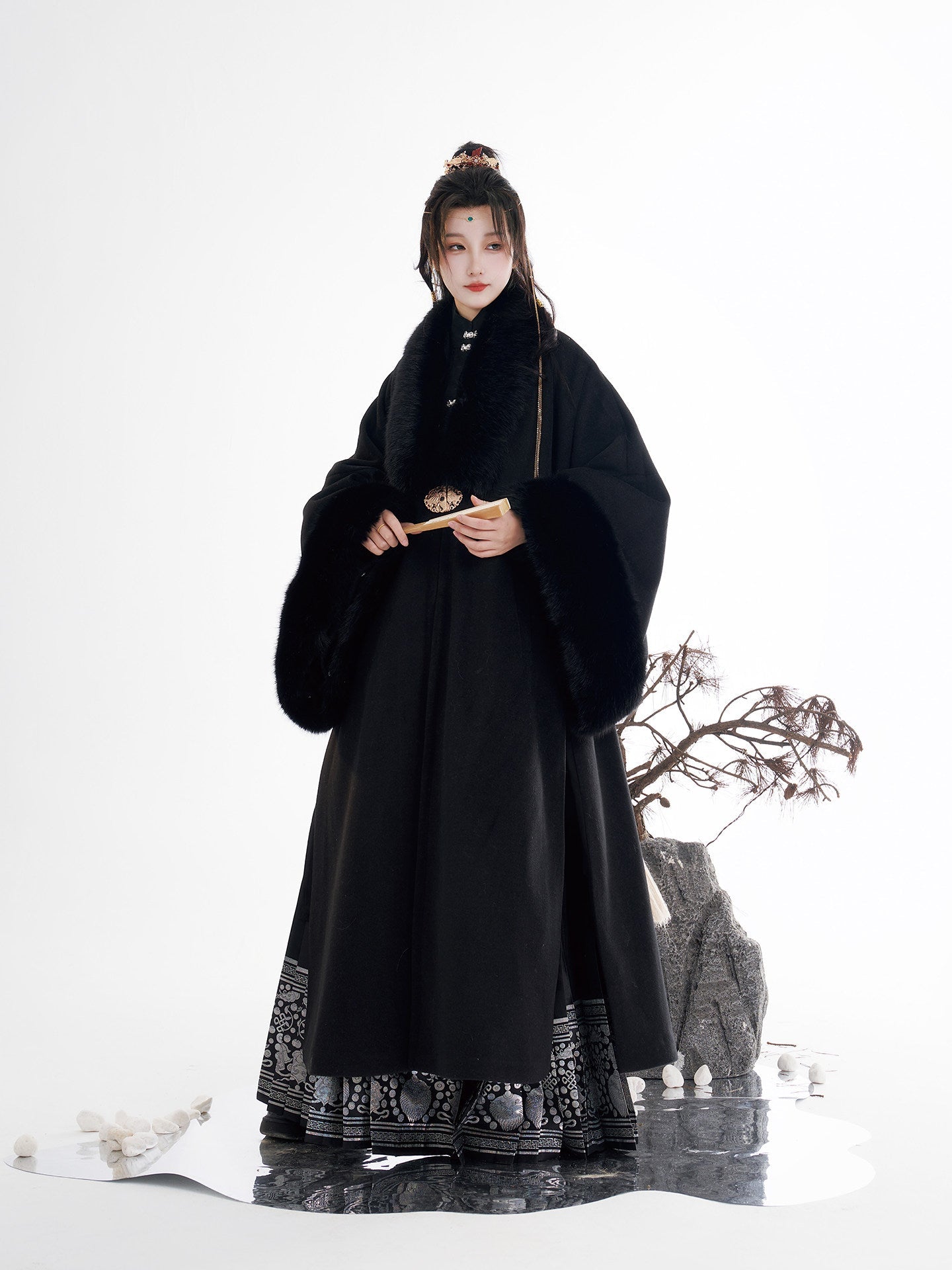 Ming Dynasty Warrior Wuxia Style Fur Coat & Mamian Skirt | Haiyan Heqing 海晏河清