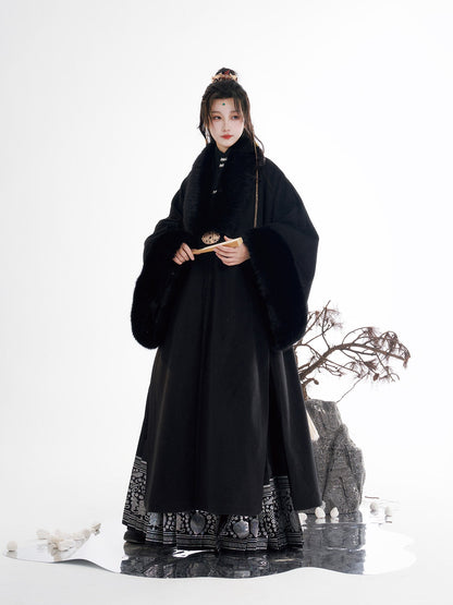 Ming Dynasty Warrior Wuxia Style Fur Coat & Mamian Skirt | Haiyan Heqing 海晏河清