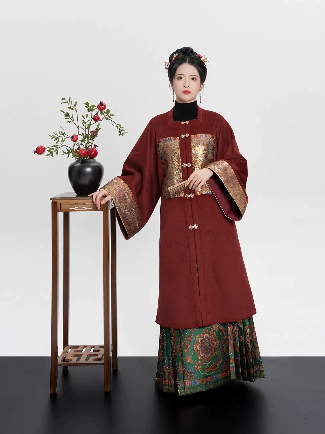 Ming Dynasty Traditional Hanfu Costume with Dunhuang Prints - Watching Fishes 观鱼知乐
