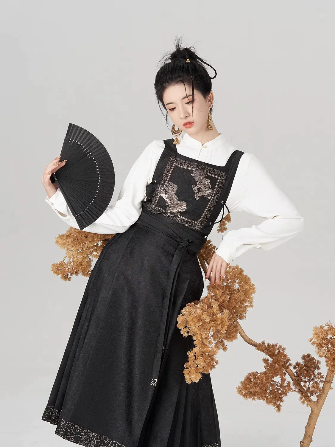 Ming Dynasty Modern Hanfu Mamianqun Outfit - Jinwu 金乌