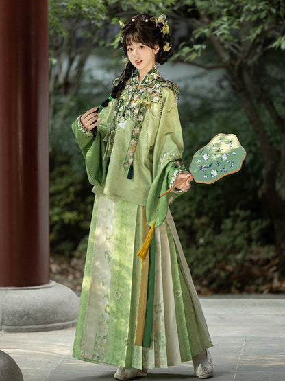 Ming Dynasty Hanfu Set with Cloud Collar & Mamian Skirt in Yellow | Qian 青桃祈安