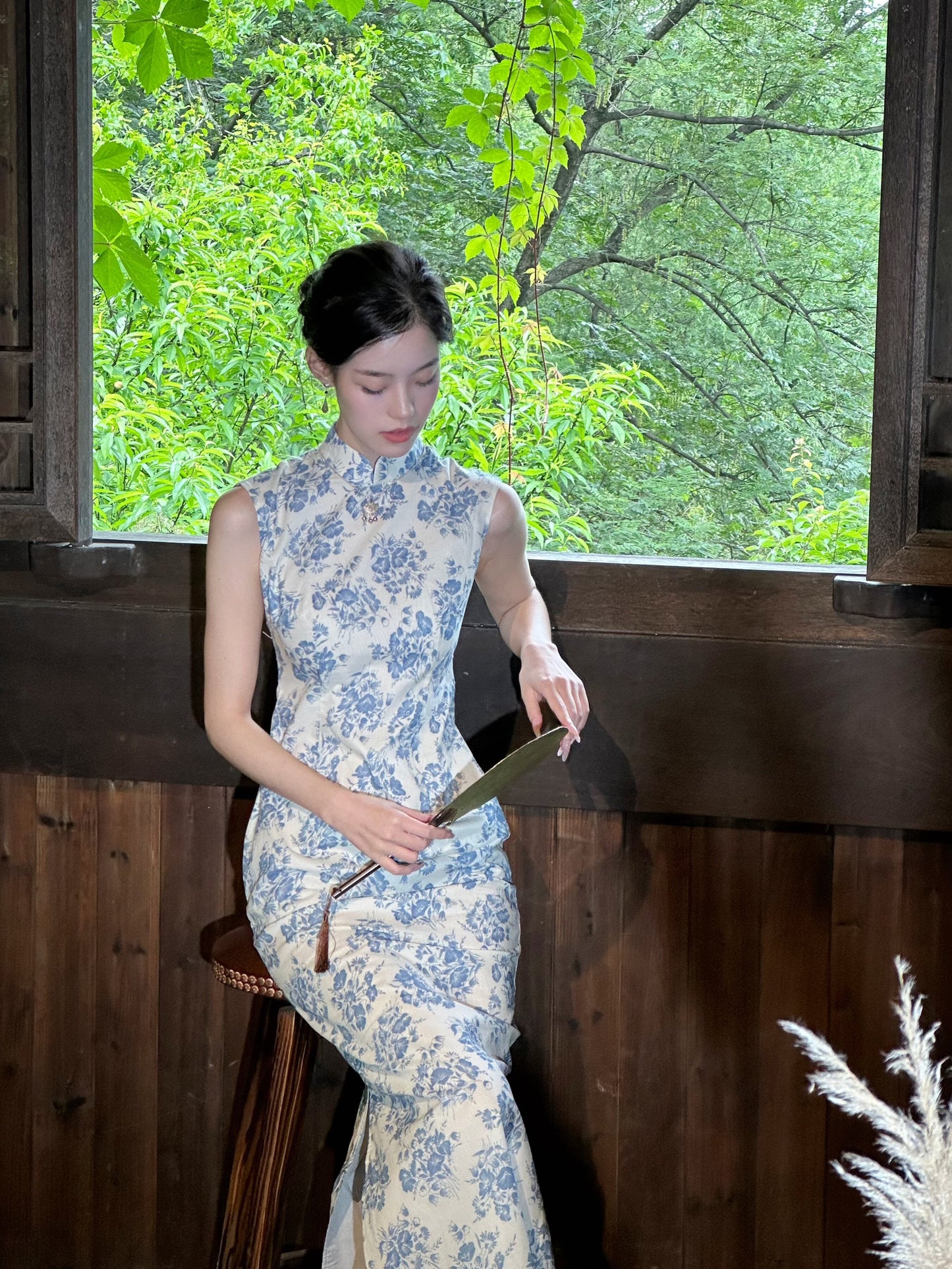 Sleeveless Cotton Porcelain Print Long Cheongsam | Forget Summer