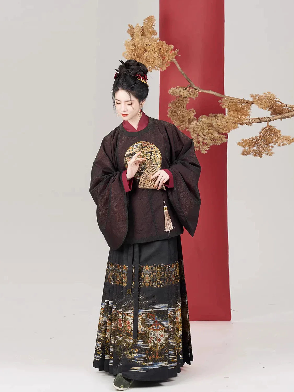 Ming Dynasty Modern Hanfu Mamianqun Outfit - Huadeng 华灯