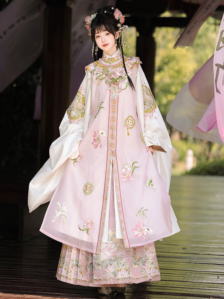 Ming Dynasty Hanfu Set with Embroidered Cloud Collar & Mamian Skirt｜Furong 芙蓉