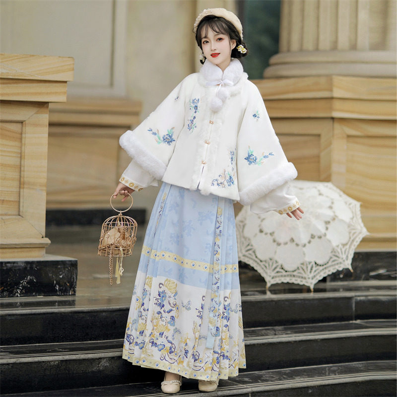 Ming Dynasty Embroidered Fleece Square Collar Jacket & Printed Mamian Skirt | Lanting 兰亭