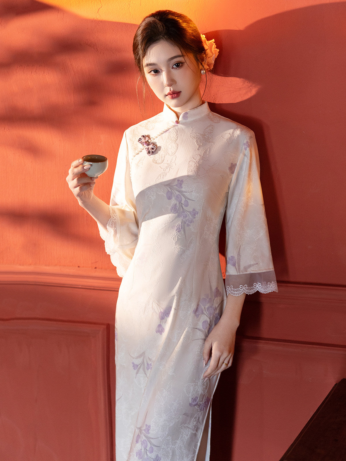 Mid Sleeve Floral Relaxed Cut Cheongsam | Moonlight Porcelain