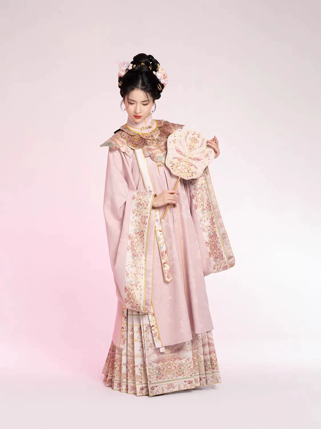 Ming Dynasty Traditional Hanfu Set & Mamian Skirt | Golden Peony Feathers 金丝粉羽
